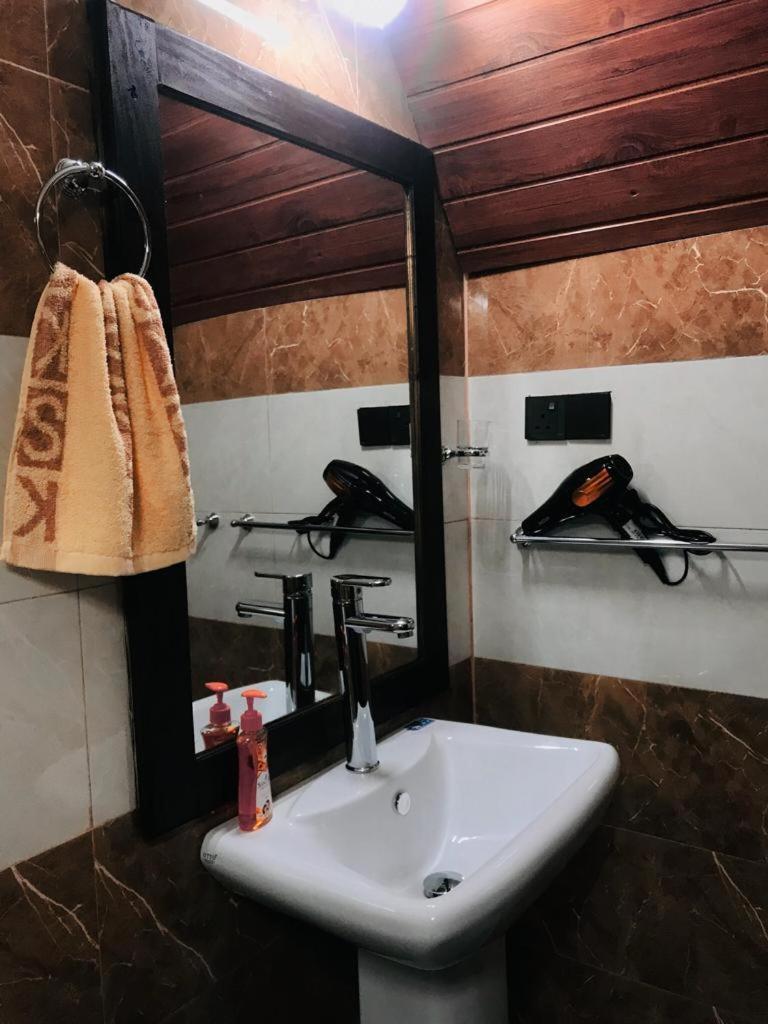 Water Side Residence Nallathanniya Εξωτερικό φωτογραφία